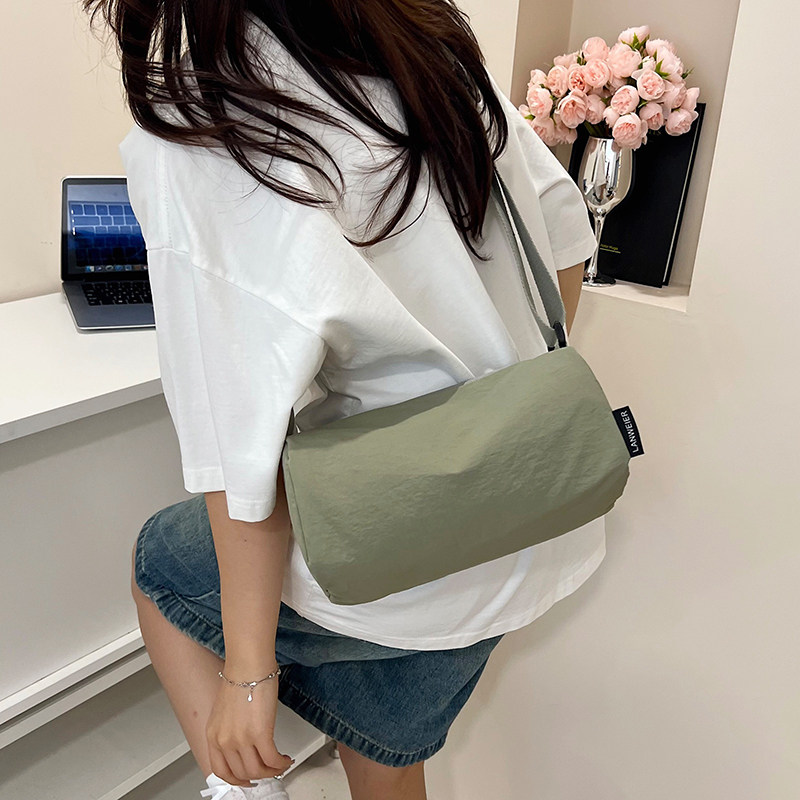 ins潮时尚圆筒包包女2025新款休闲通勤单肩包运动旅游情侣斜挎包