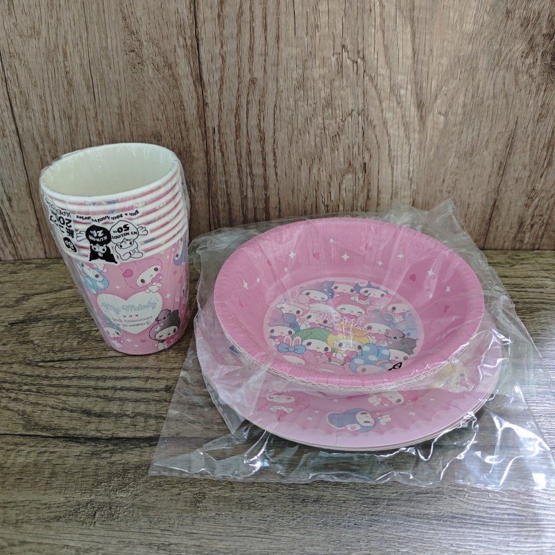 日本三丽鸥野餐盘一次性纸盘儿童派对餐具甜品台摆件聚会蛋糕盘子
