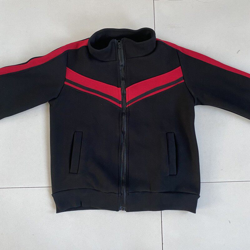 定制北京红星幼儿园加绒黑色拼接红色冬季班服套装上衣校裤