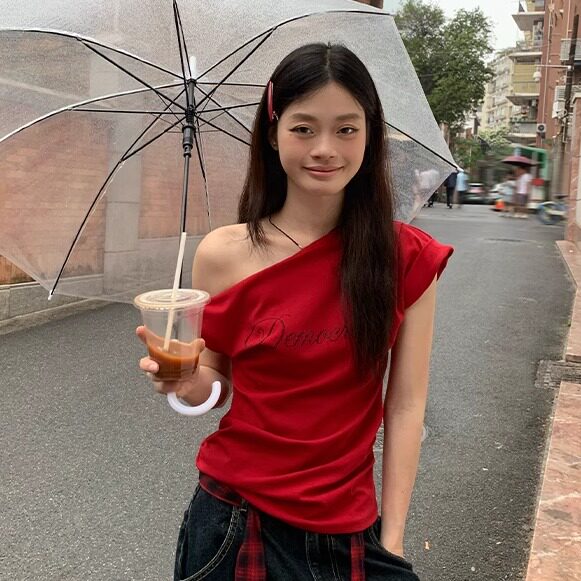 美式复古莫代尔红色字母烫钻斜领短袖t恤女夏季修身辣妹风短上衣