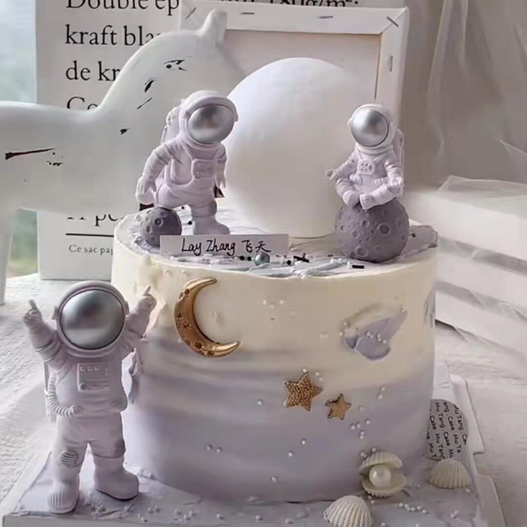 发光月亮摆件宇航员飞行员摆件飞机火箭航空星球男孩蛋糕装饰