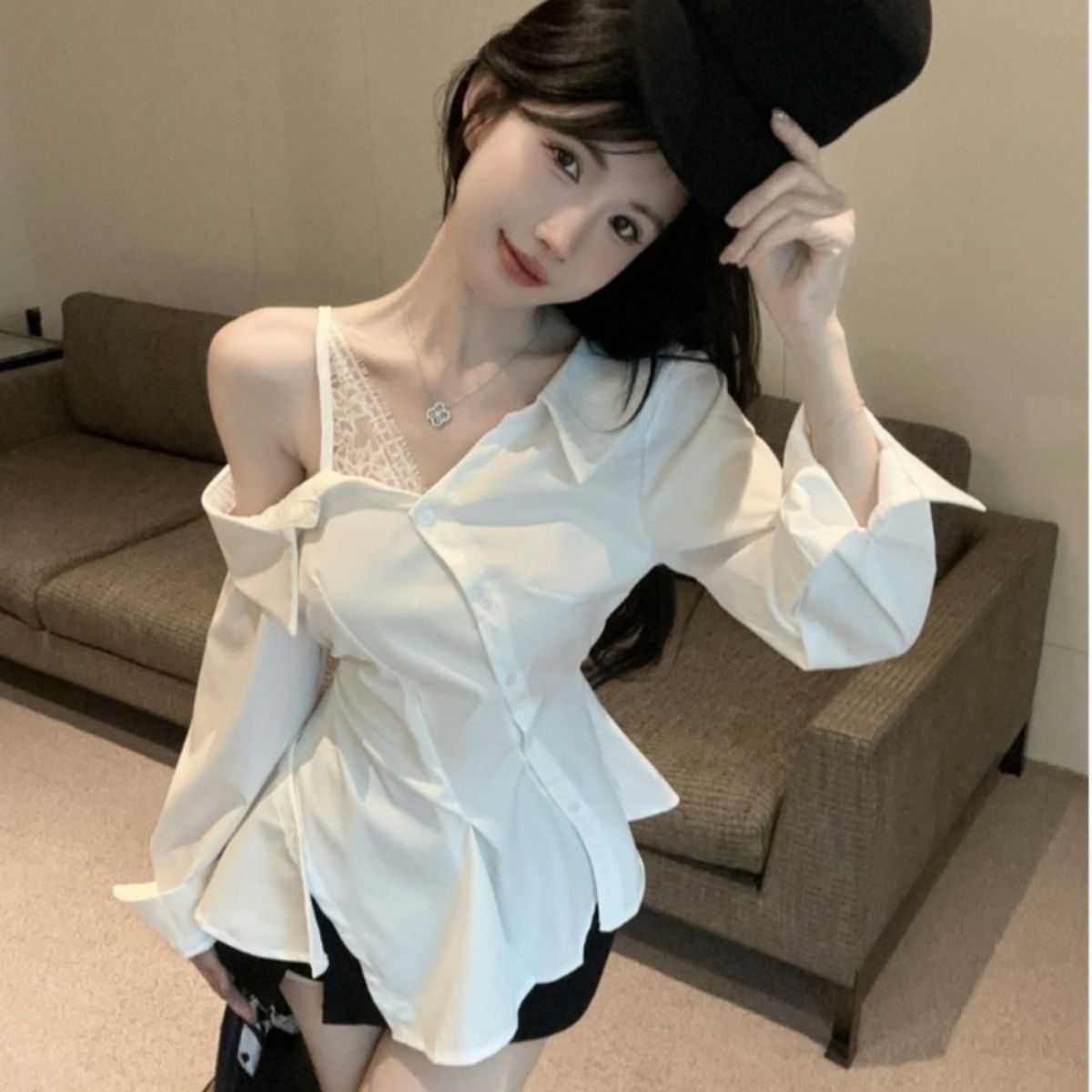 娜娜纯欲斜肩露锁骨不对称领衬衫