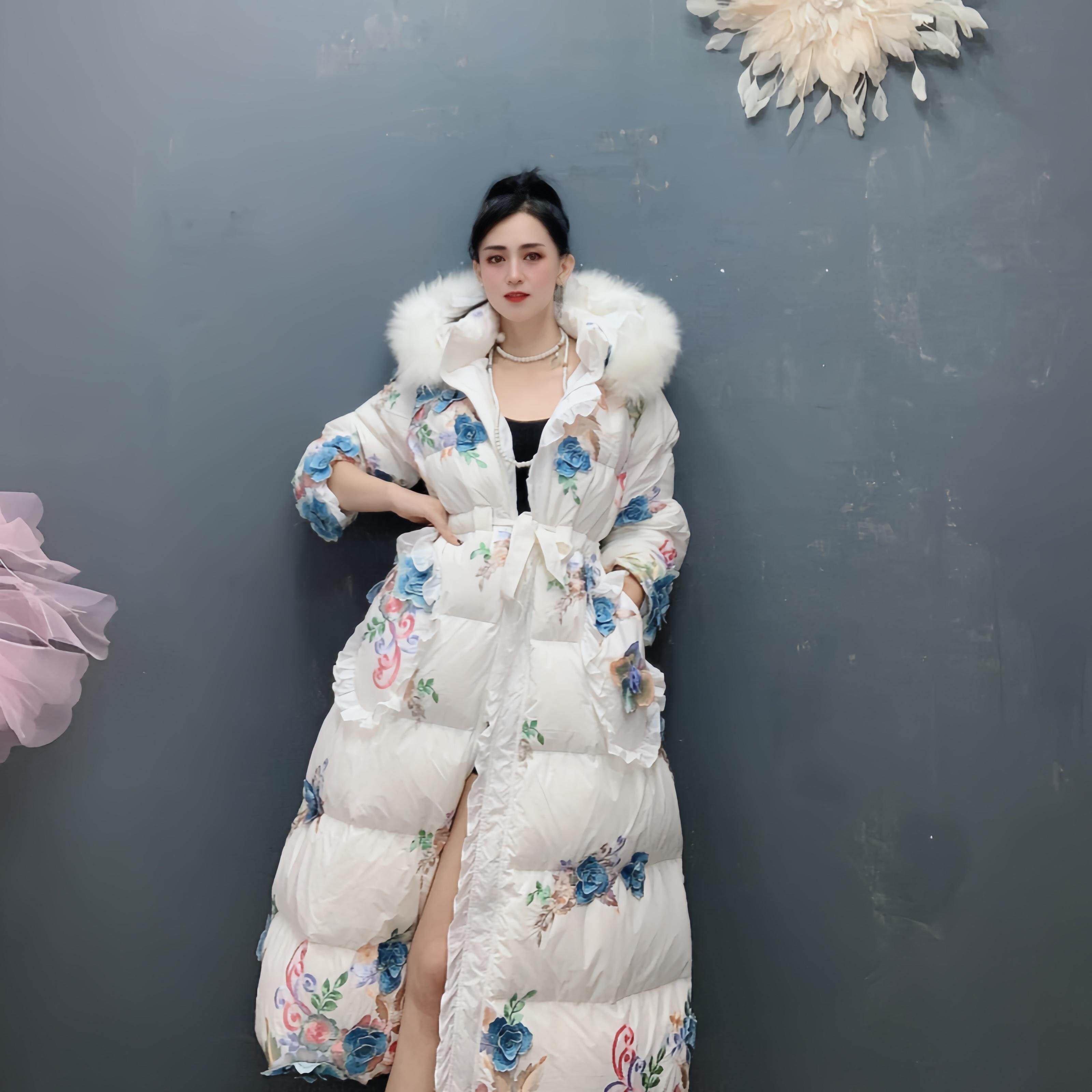轻奢立体刺绣连帽羽绒服女2025冬季新款白鸭绒轻薄保暖中长款外套