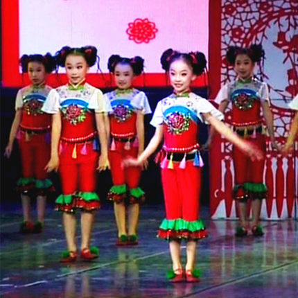 儿童开门红喜庆演出服民族秧歌服手绢中国娃娃舞蹈剪窗花表演服女