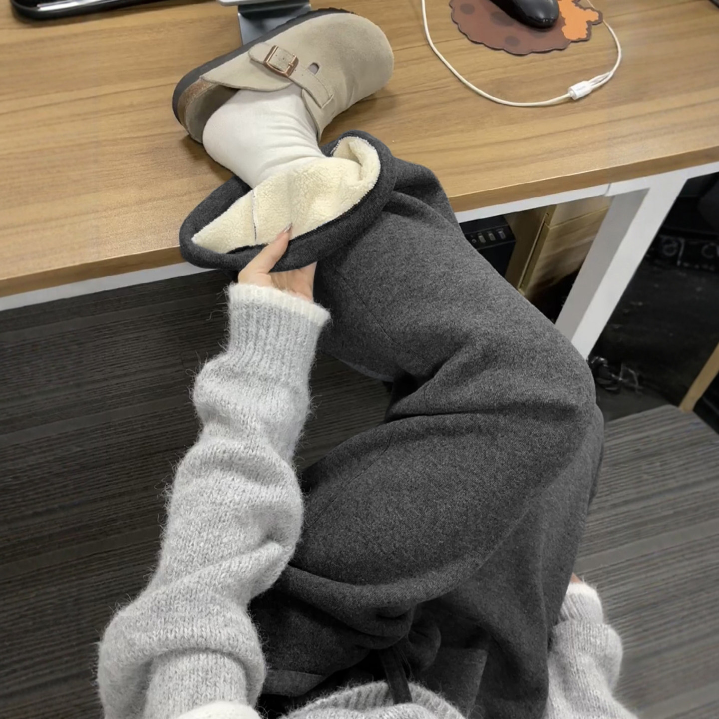 羊羔绒糯米裤子女秋冬季2025新款高级宽松直筒垂感加绒休闲阔腿裤,女装/女士精品,休闲裤,淘宝优惠券,粉丝福利购,淘宝优惠卷