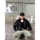 黑色