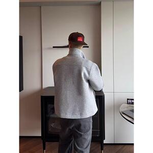 浅灰色正肩短款夹克男秋季痞帅开衫翻领卫衣cleanfit短宽boxy外套,醋酸连衣裙搭配什么小外套图片