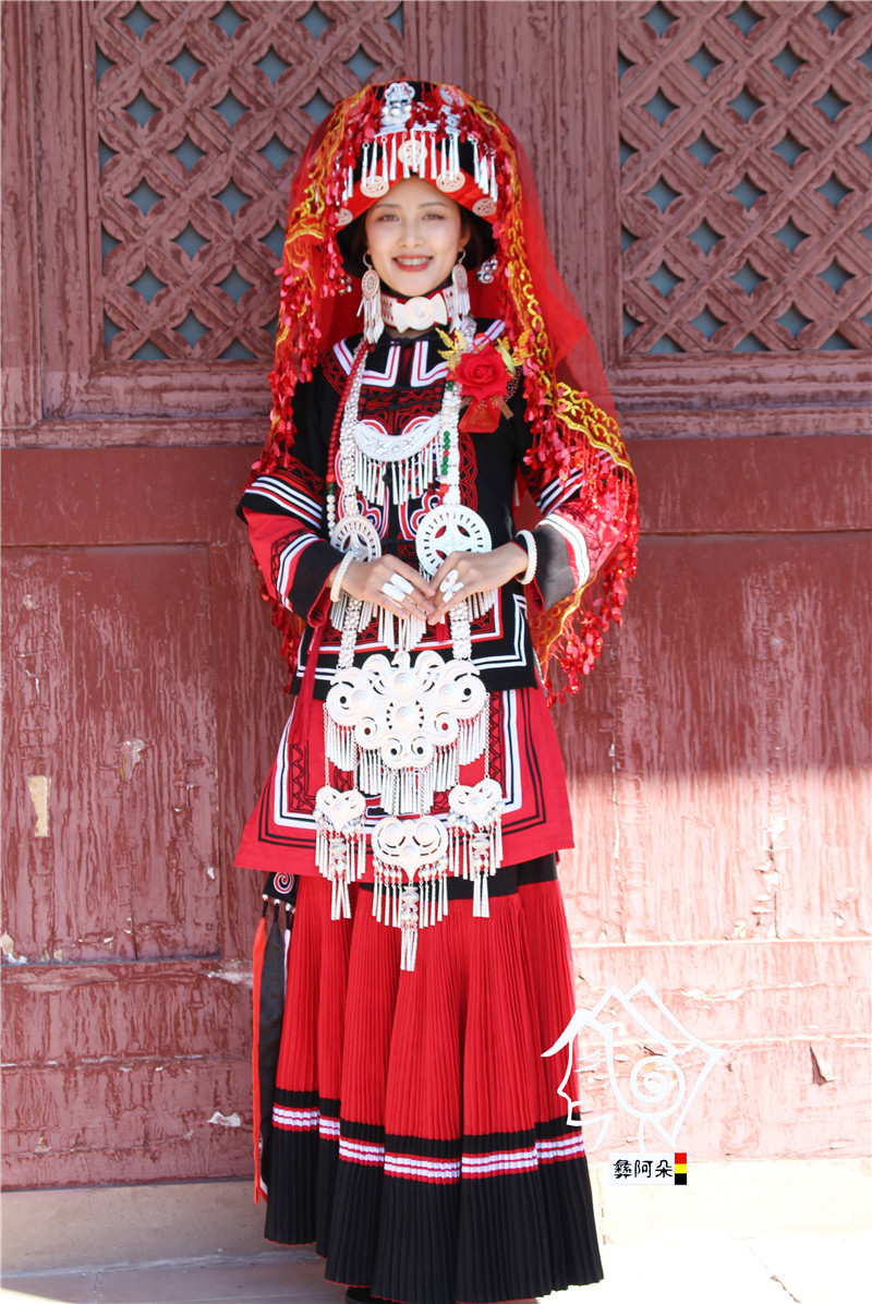 凉山彝族结婚棉麻手工红色新娘服