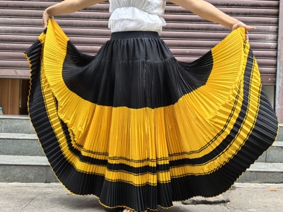 彝族服装女大裙摆舞蹈裙复古百褶裙子金黄色少数民族风格半身长裙