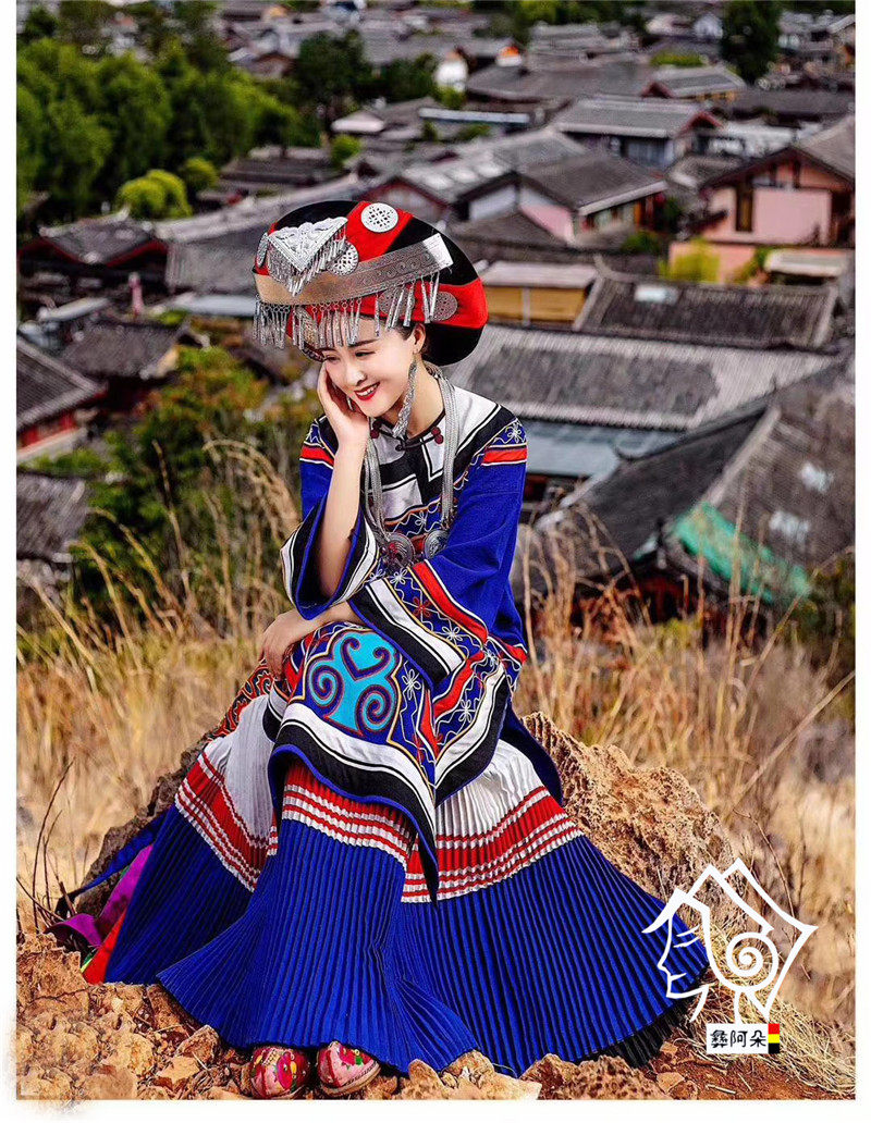 凉山彝族服装女套装蓝色棉麻手工刺绣复古民族风传统服饰婚纱摄影