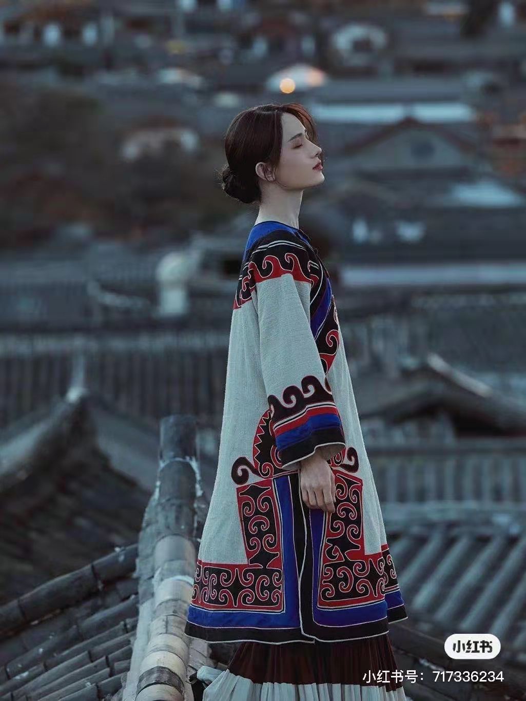 凉山彝族传统服饰女套装盛装复古民族风定制婚纱摄影棉麻手工刺绣