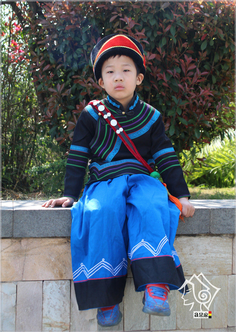 凉山彝族服饰儿童装男刺绣民族服装校服团体服舞蹈服少数民族风格