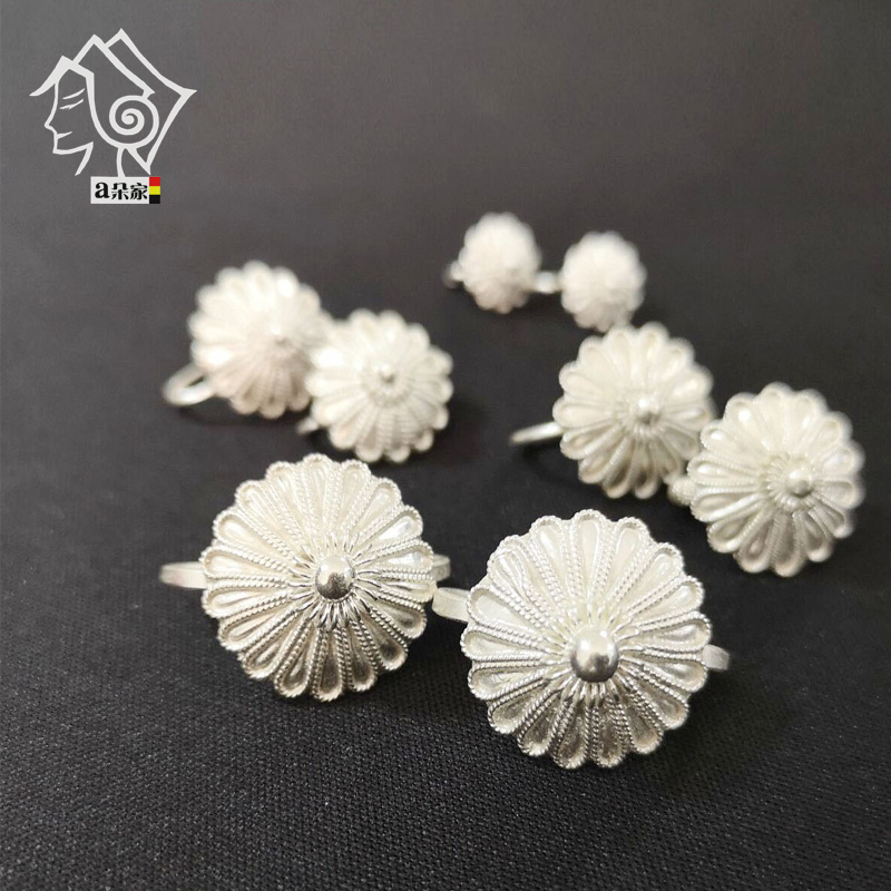 涼山彝族耳環(huán)女999純銀純手工雛菊小花朵耳釘復(fù)古簡(jiǎn)約民族風(fēng)飾品