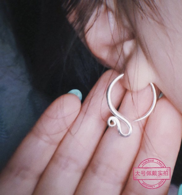 現(xiàn)貨彝阿朵此沙同款耳鉤耳環(huán)大涼山彝族耳環(huán)男純銀單只傳統(tǒng)民族風(fēng)