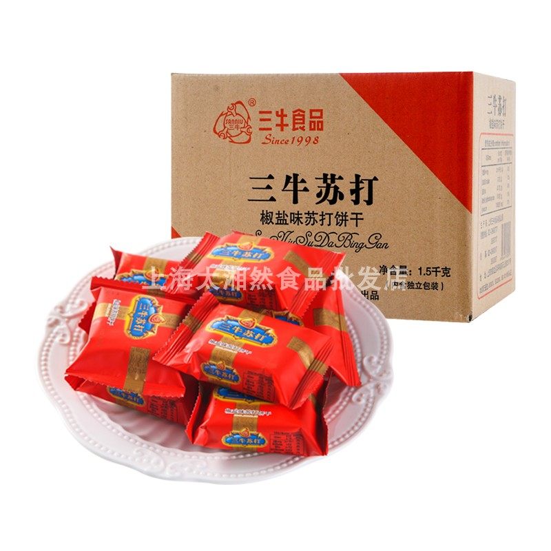 三牛椒盐苏打饼干雪花酥原料代餐饼干内含独立小包装1.5kg盒