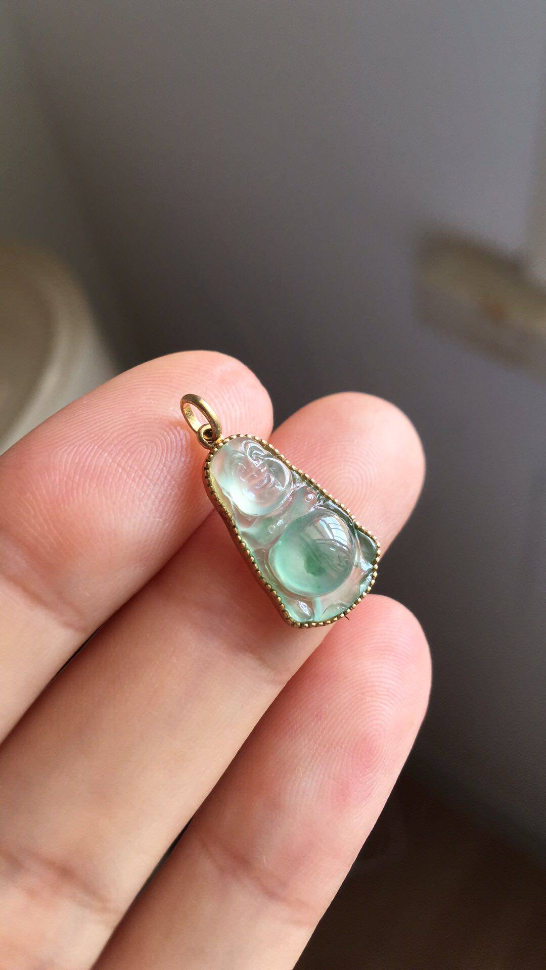 【赏】木易日辰 天然翡翠A货高冰种飘花站佛18K金吊坠