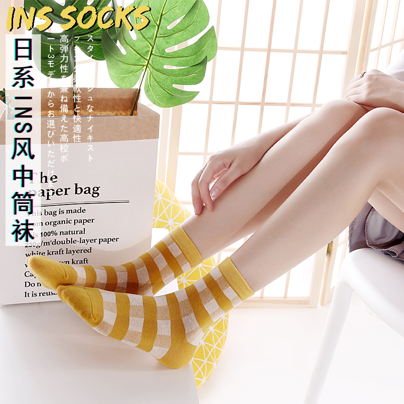 袜子女韩版日系软妹网格草莓图案