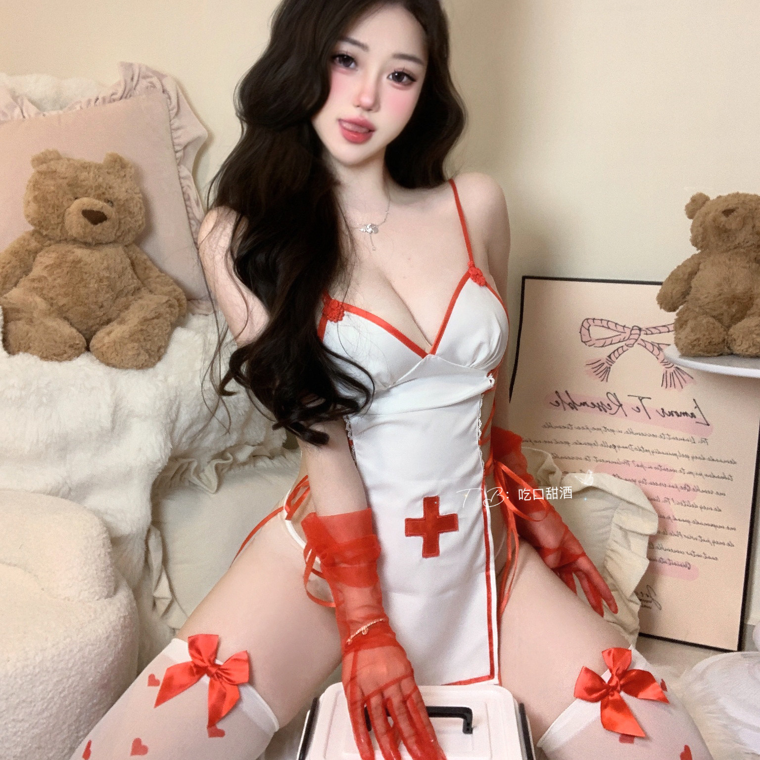 吃口甜酒：护士姐姐* 角色扮演性感吊带深v镂空绑带睡裙套装透视