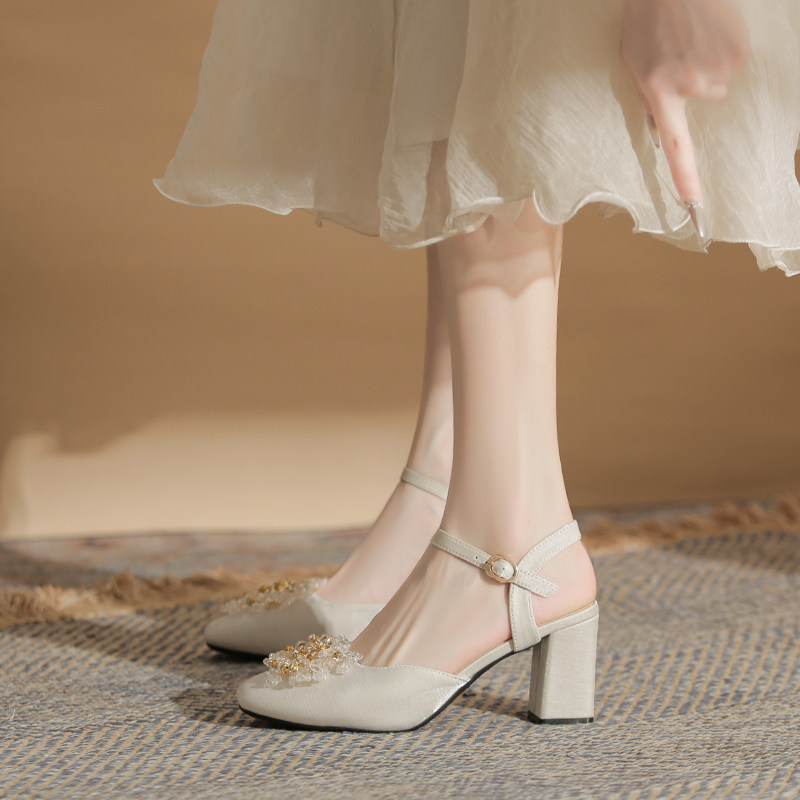 夏季粗跟包头凉鞋女一字扣大码高跟鞋41一43加肥加宽婚鞋女单鞋