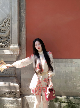 【清仓】明媚美学/z1m早秋新作 红色花卉衬衫短裤套装