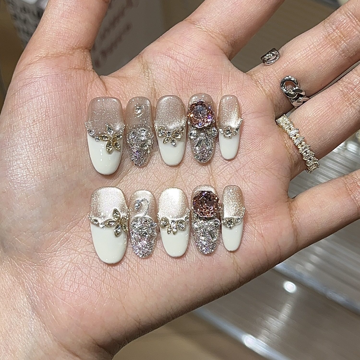 玫瑰乳酪清冷感奶油白法式美甲贴爆闪猫眼粉锆石堆钻纯手工穿戴甲,彩妆/香水/美妆工具,穿戴甲/甲片,淘宝优惠券,粉丝福利购,淘宝优惠卷