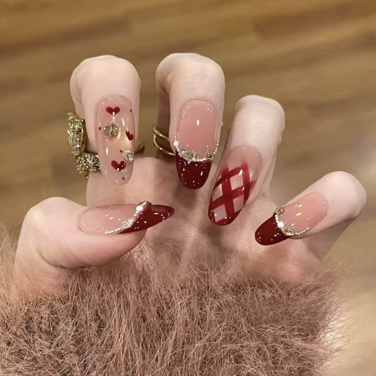 绯红心韵穿戴甲纯手工秋冬新款法式格纹猫眼显白圣诞新年红色美甲,彩妆/香水/美妆工具,穿戴甲/甲片,淘宝优惠券,粉丝福利购,淘宝优惠卷