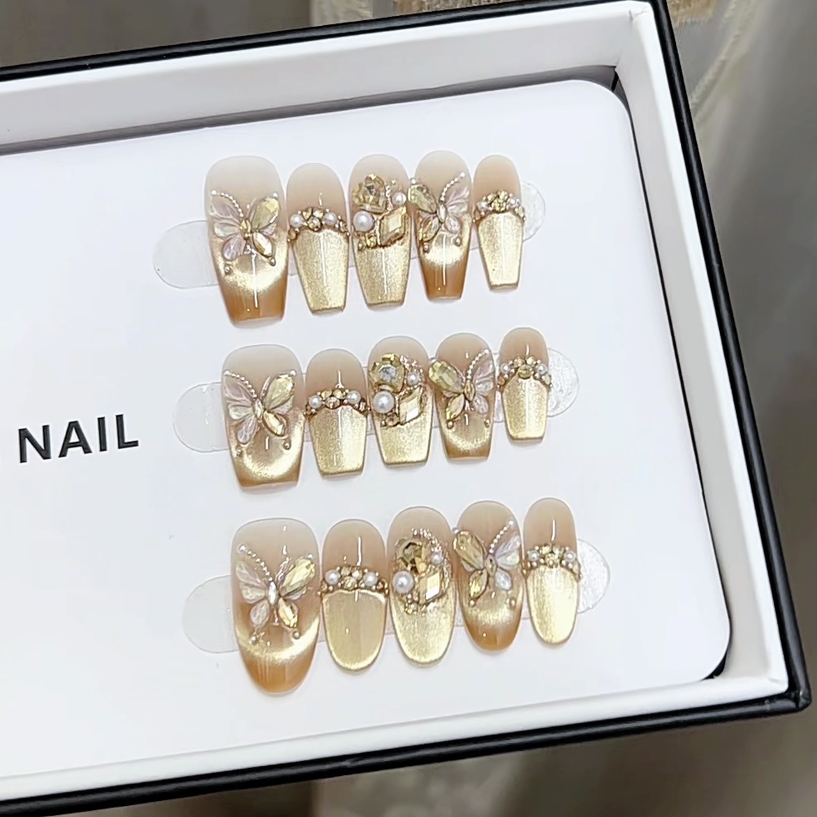 金色蝴蝶猫眼重工纯手工穿戴甲高级爆闪显白光疗甲可拆卸秋冬美甲