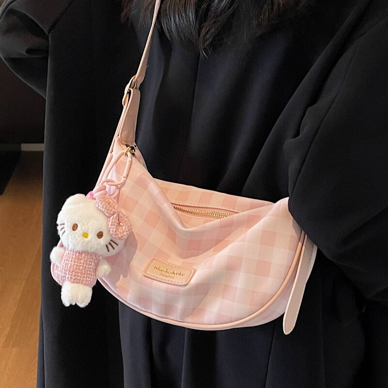 高级感斜挎包包女式2025新款百搭饺子包单肩包休闲小众设计通勤包