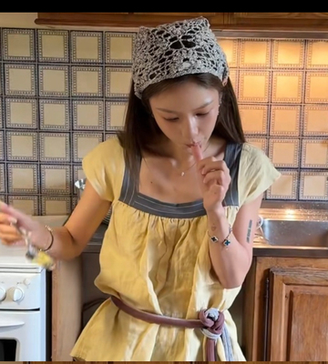 博主NaNa明星欧阳娜娜同款cloche 春夏26新款拼接系带飞袖上衣