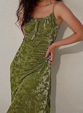 丝绒烧花辣妹露背显瘦吊带连衣裙