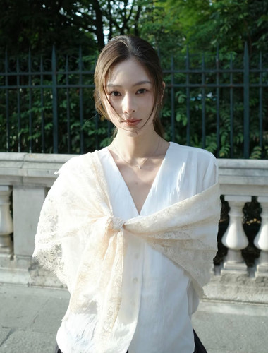 博主NaNa同款SEA净色长袖衬衫配蕾丝领巾女26PF夏季新款v领上衣