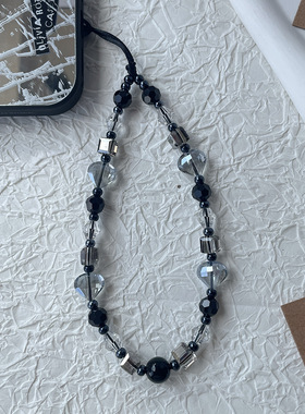 Clove 酷黑灰色手机链挂绳女轻奢仿水晶爱心高级感串珠手腕式挂饰