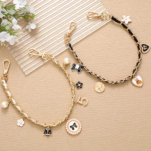 小香风吊坠手机链短皮革车钥匙扣