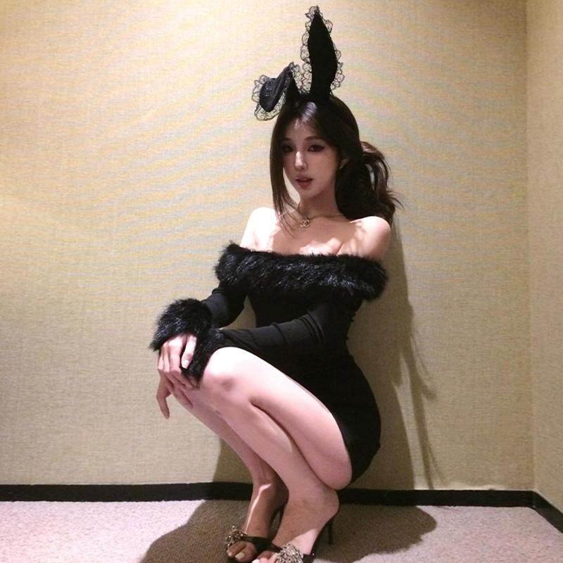 圣诞性感黑色毛毛领一字肩针织连衣裙女辣妹内搭小众修身包臀短裙