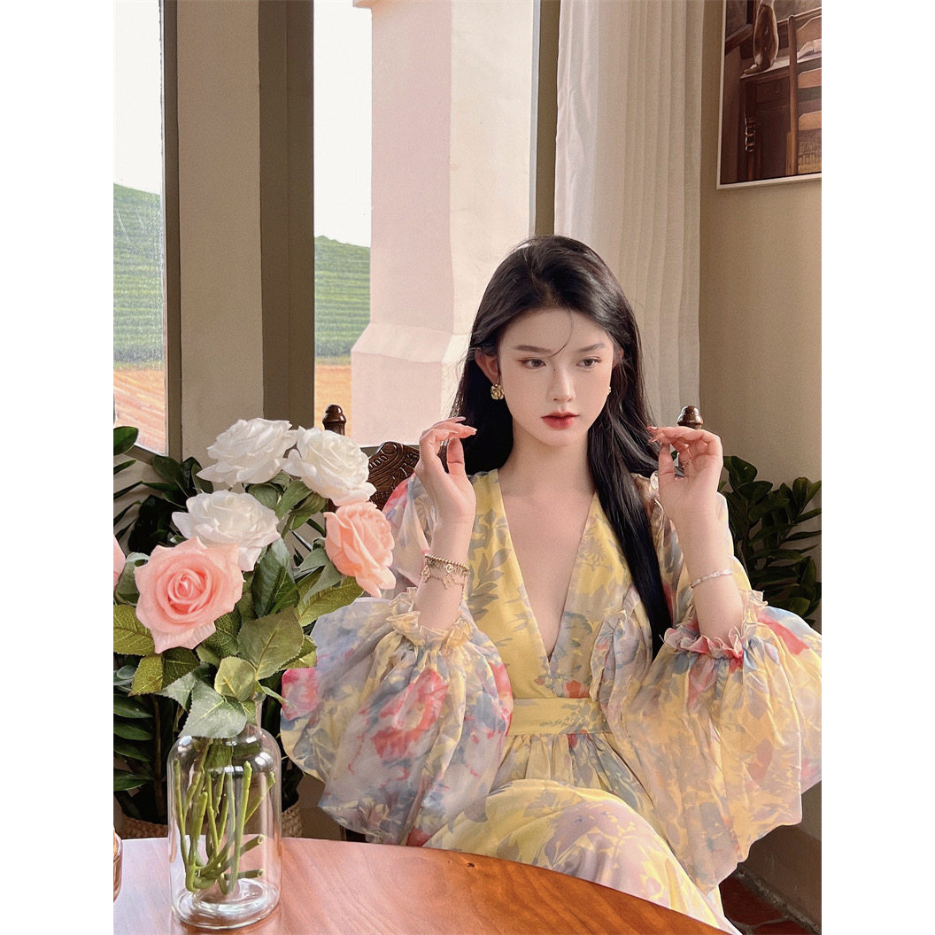 法式茶歇油画印花露肩连衣裙云南大理穿搭超仙度假风收腰长裙绝美