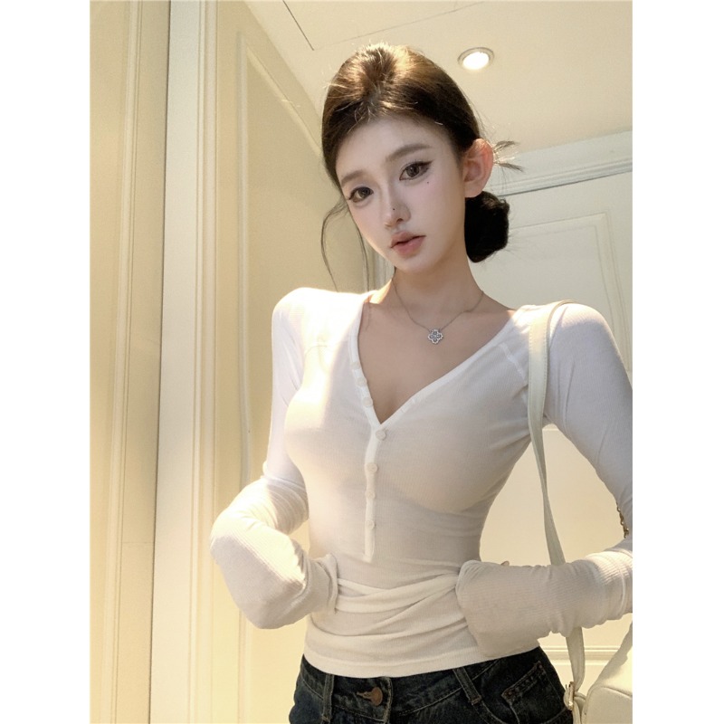 辣妹性感V领系扣修身打底上衣