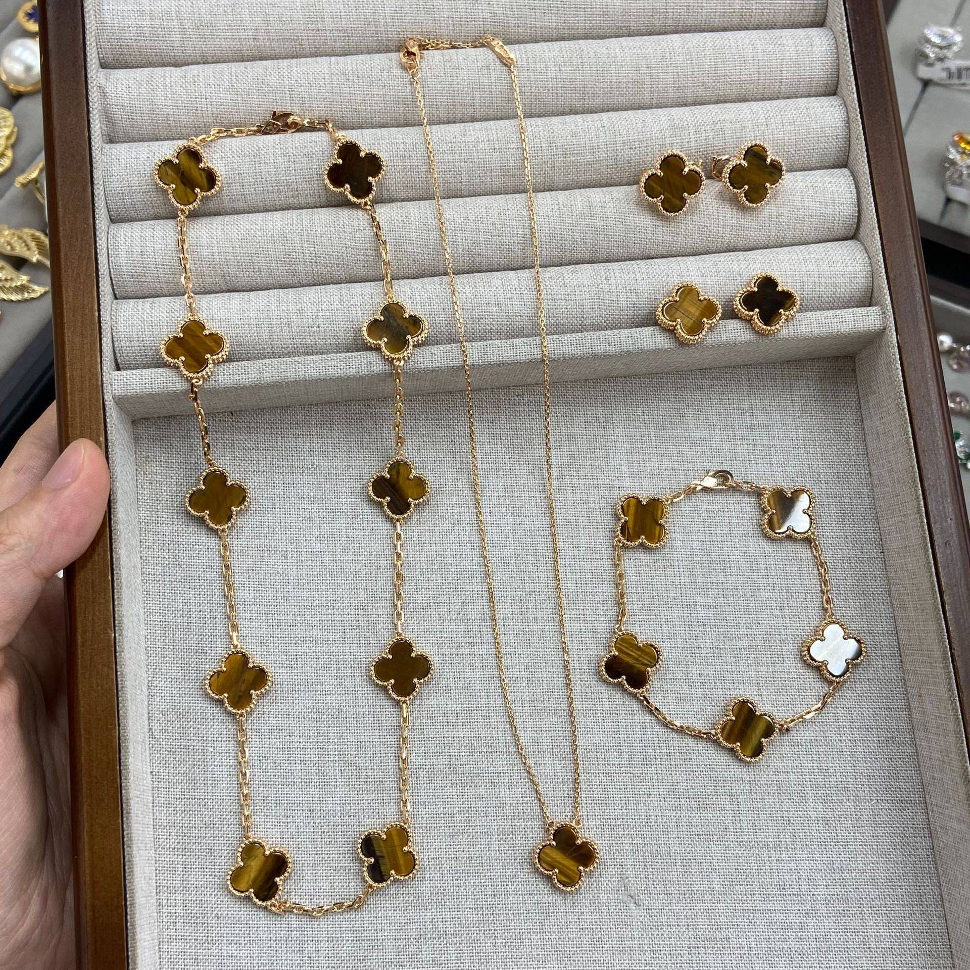 法式轻奢高级感十花项链香槟金加厚镀18k天然虎眼石项链手链耳钉