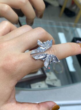 欧美个性轻奢法式高级感白色翅膀戒指时尚百搭通勤小众开口戒指环