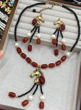 复古美拉德红玛瑙马头套装 黑金珠流苏项链耳环两件套中古国风重