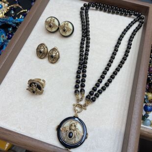 青岛外贸俄罗斯金款复古昆虫动物飞蛾黑色串珠双层项链圆形毛衣链