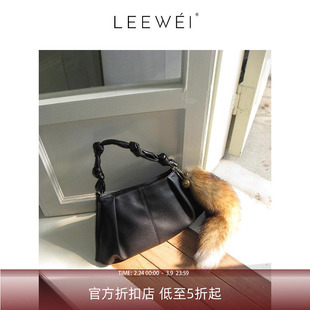 CNLEEWEI秋冬设计感小众品牌毛毛挂件绒手拎包日常通勤百搭