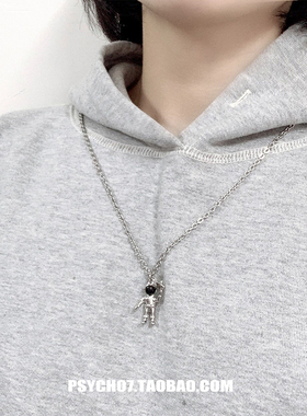PSYCHO7 2021春夏新款摘星星的宇航员太空人项链设计感毛衣链男女