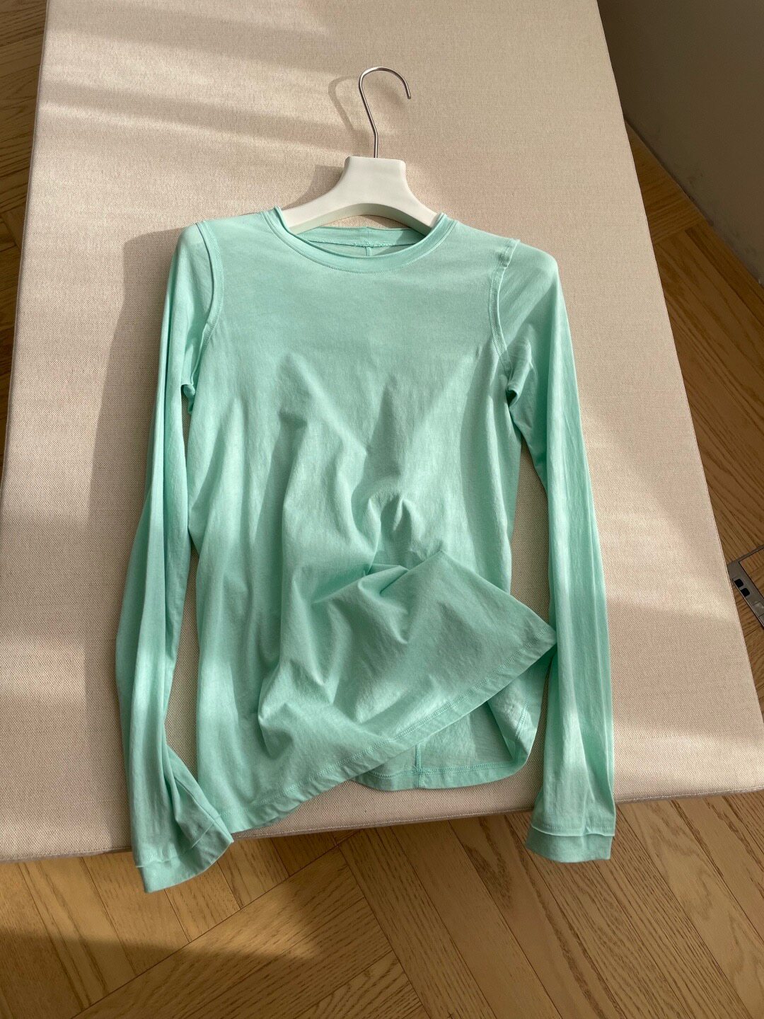 春款新色 面料柔软舒服 轻薄卷边微透棉质长袖T恤