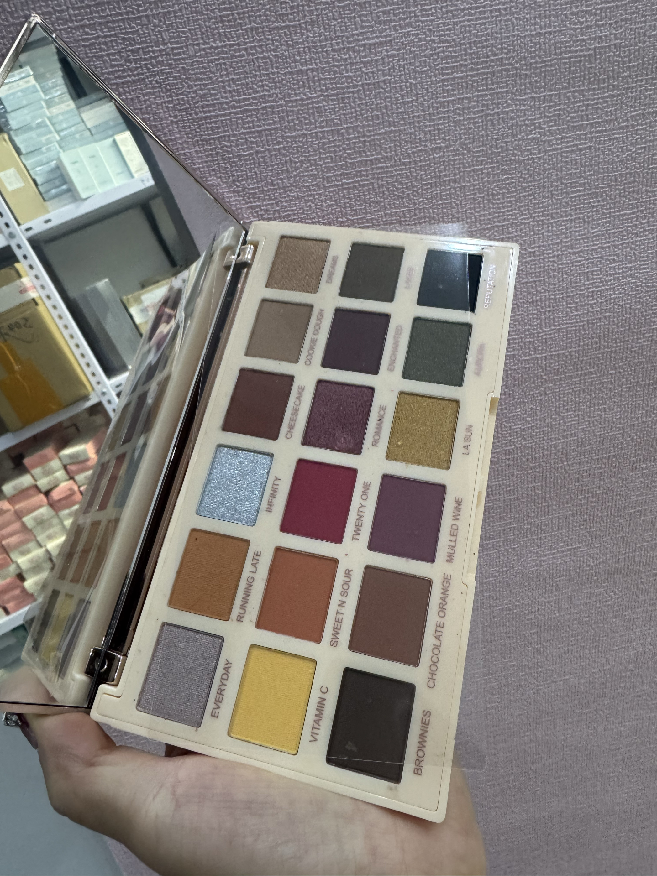 英国make up Revolution Soph X 眼影盘合作盘升级版18色