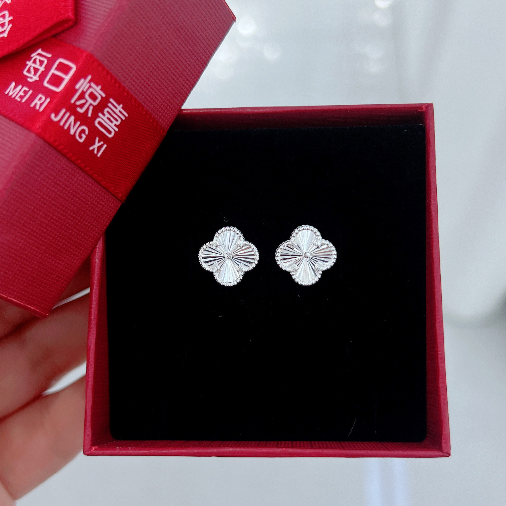 每日惊喜足银990简约时尚百搭车花四叶草耳钉养耳洞直针耳钉礼物