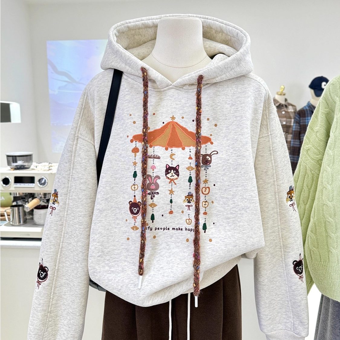 300斤慵懒风宽松刺绣卡通休闲连帽卫衣特大码潮流加绒个性外套