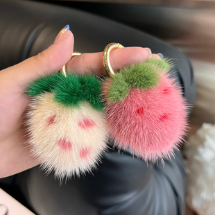 可爱真水貂毛小草莓汽车钥匙扣挂件ins网红毛绒球书包包挂饰
