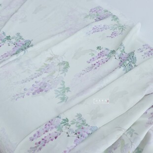 紫葡萄印花 白色底蝶戏竹暗纹提花 仿真丝垂坠感细腻旗袍汉服面料