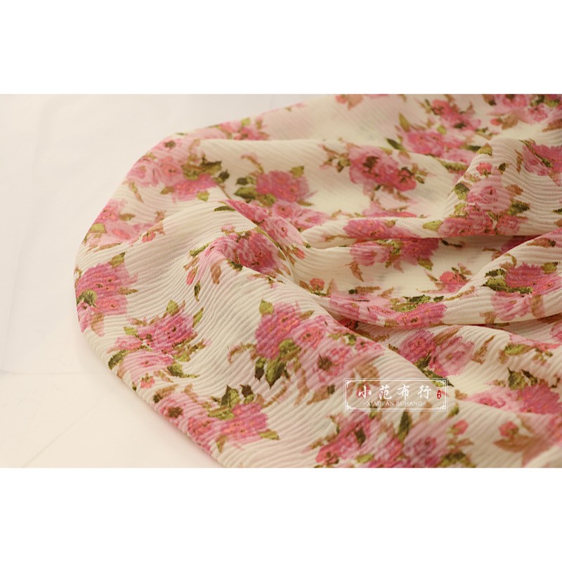 米色底弹力褶皱粉红色蔷薇花印花雪纺布料 柔软垂坠连衣裙面料