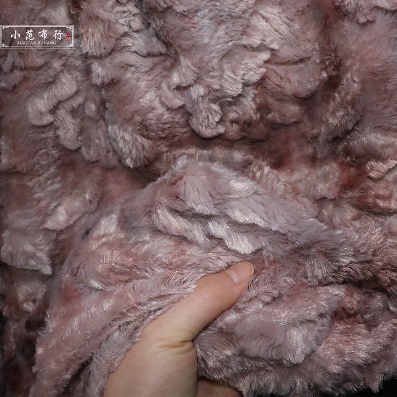 烟灰粉毛皮柜台展示包包大氅布料